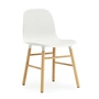Normann Copenhagen - Form Chair, houten poten, eiken / wit