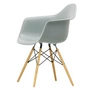 Vitra - Eames Plastic Armchair DAW RE, geelachtig esdoorn / lichtgrijs (glijders van wit vilt)