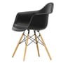 Vitra - Eames Kunststof fauteuil DAW, ahorn geelachtig / diep zwart (viltglijder wit)