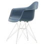 Vitra Eames Plastic Armchair DAR - RE, wit / zeeblauw (witte viltglijders)