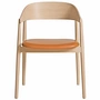 Andersen Furniture - AC2 Stoel, wit gepigmenteerd eiken / cognac leer