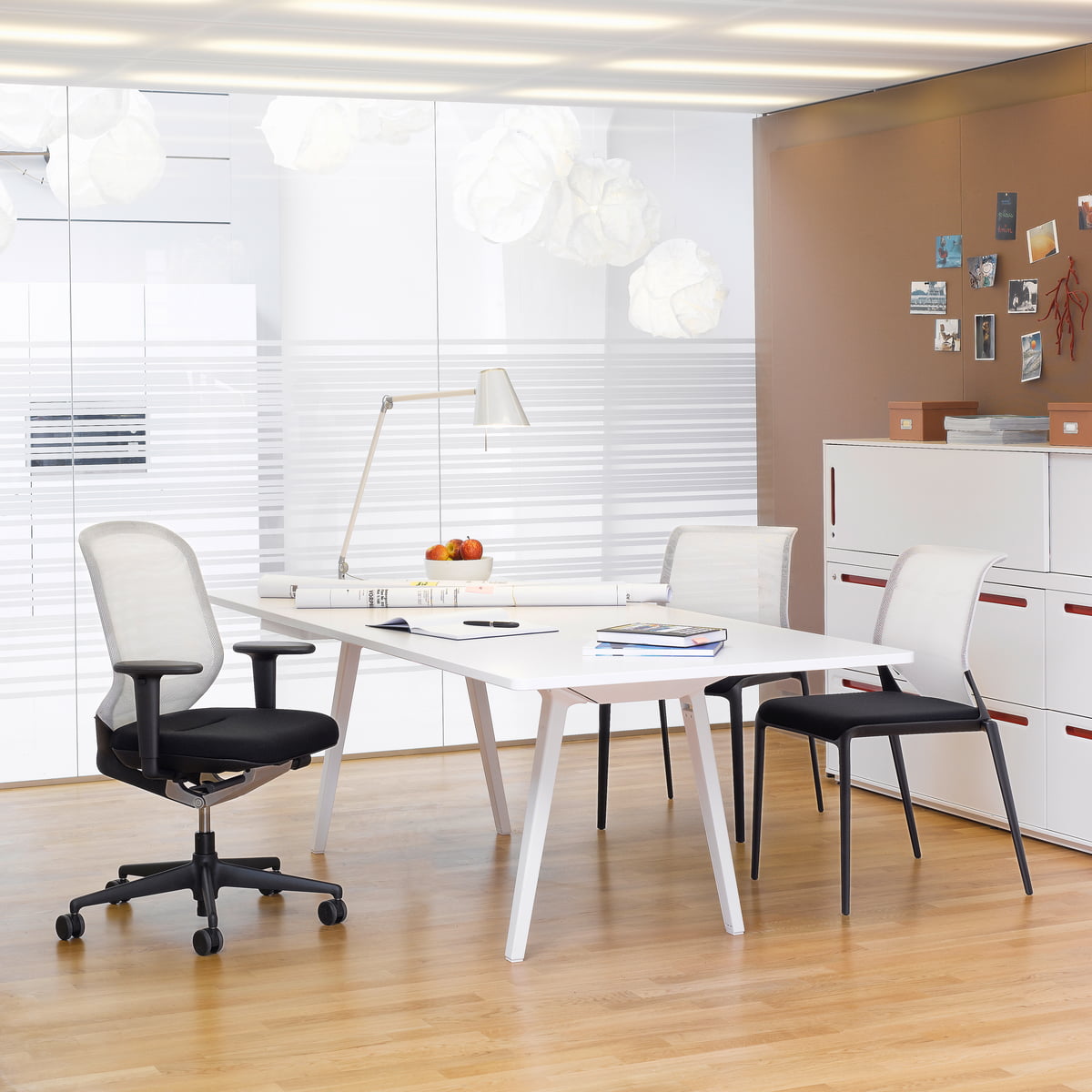 Vitra MedaPal kantoor draaistoel | Connox Vitra MedaPal kantoor draaistoel | Connox