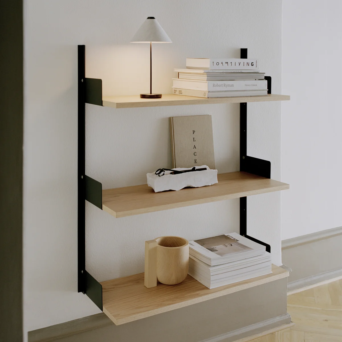 New Works - Wandplank 900, eiken / zwart