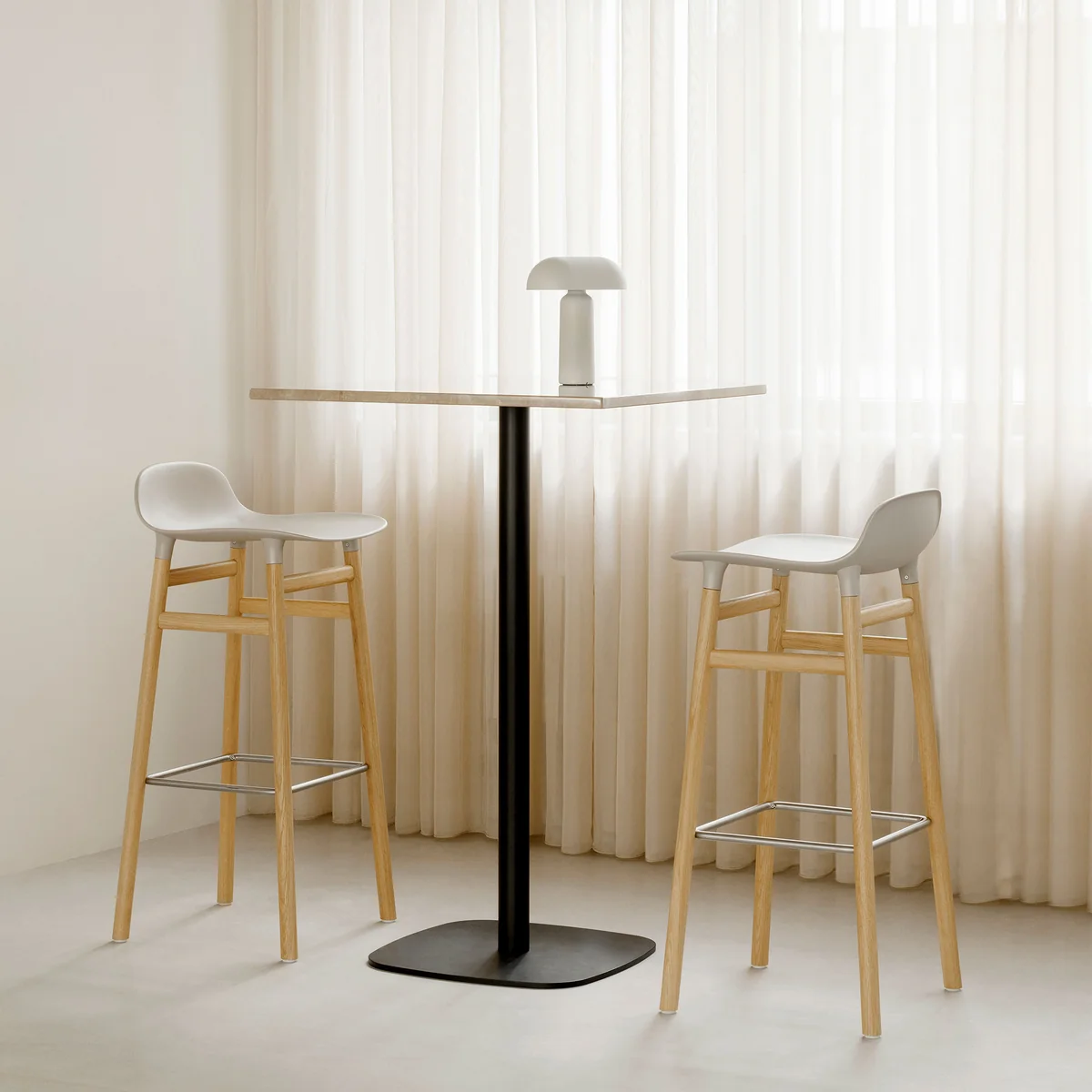 Form Barkruk 75 cm, eiken frame van Normann Copenhagen