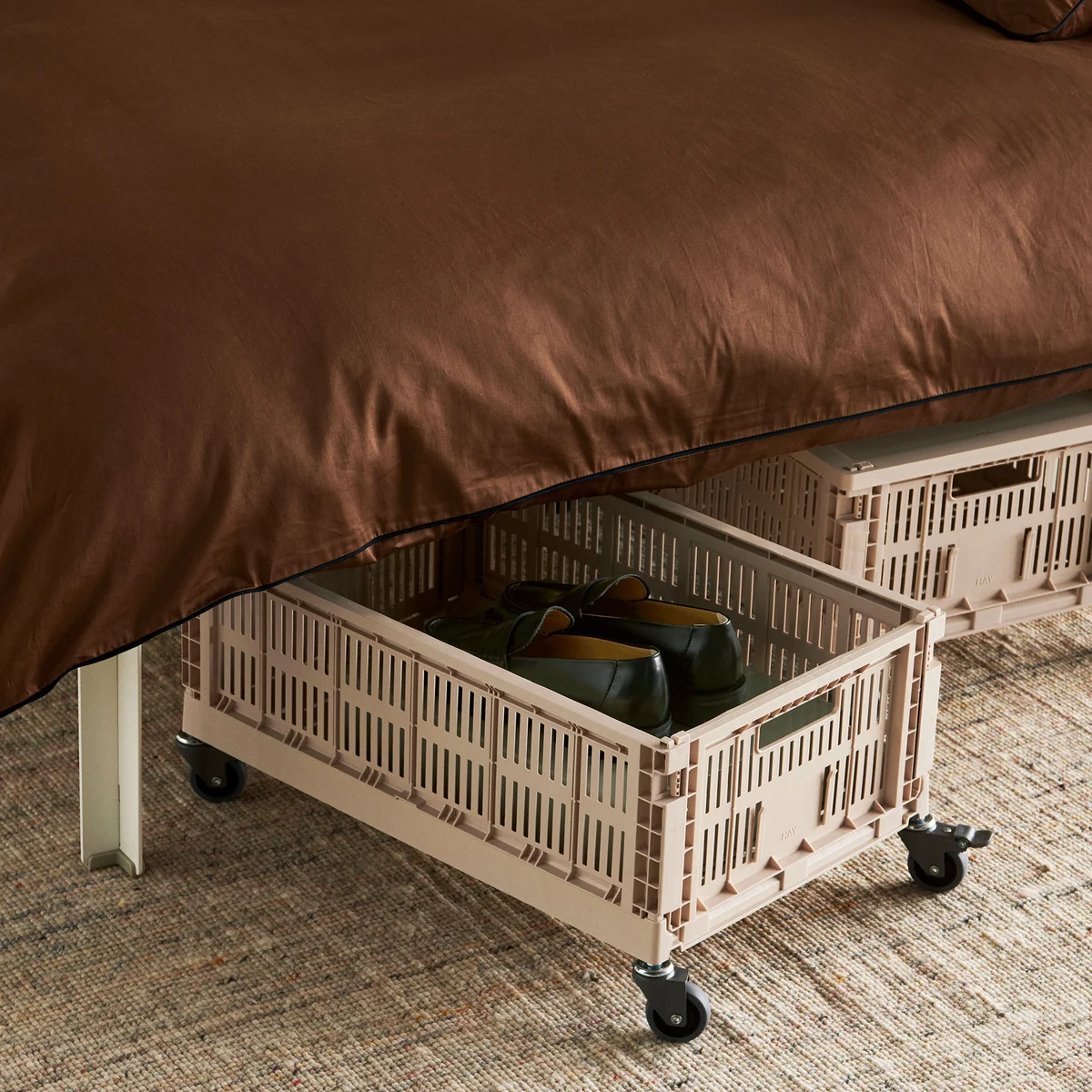 HAY - Kleur Krattenmand, L, poeder, wielen