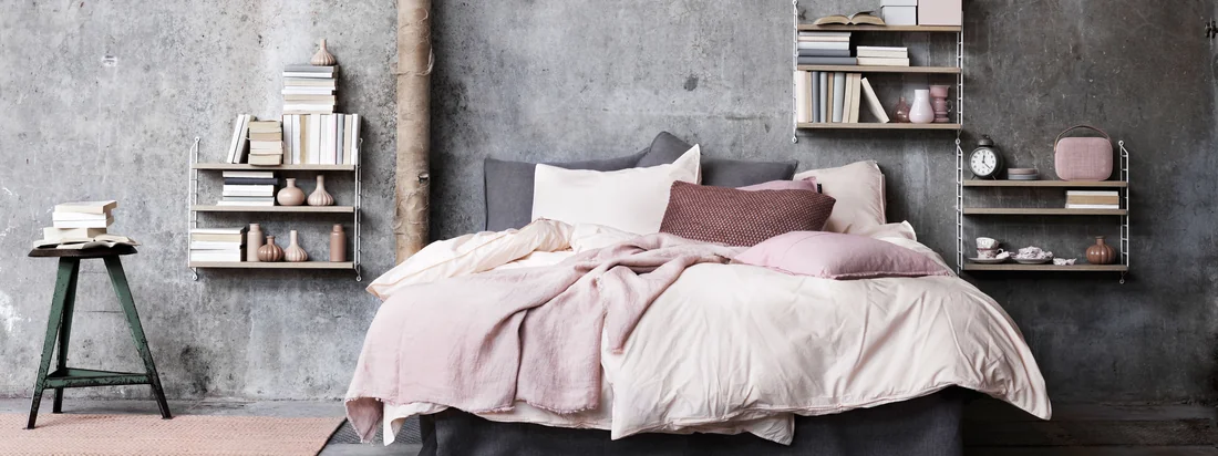 String - Romantic Living Banner