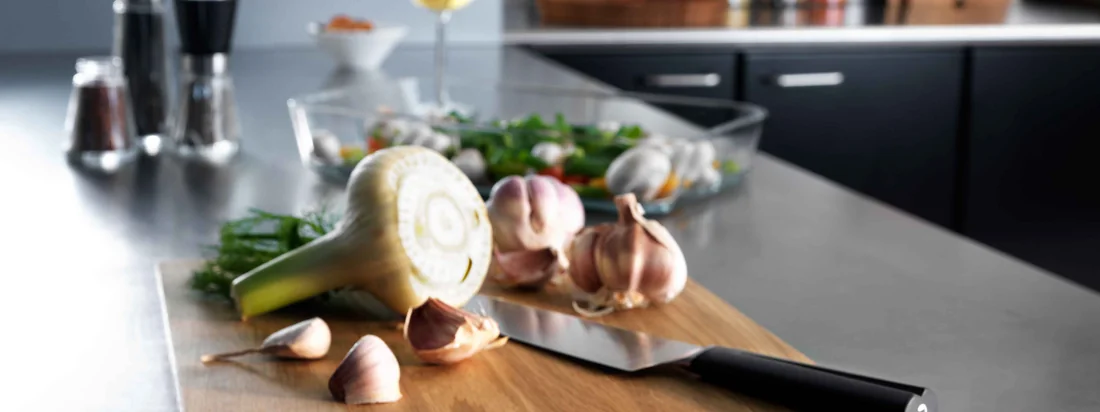 De snijplank beschermt niet alleen uw aanrecht, maar is ook geweldig als serveerplank. Het presenteert vlees, kaas en fruit op een bijzonder mooie manier.