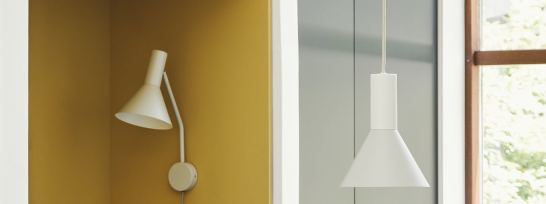 Ontworpen door Toni Rie, Hoofd Design bij Frandsen, is de Lyss lamp tijdloos en praktisch. De lampenkap kan vrij worden bewogen via het scharnier tussen kap en arm, de lamp zelf is voorzien van een stijlvolle textielsnoer.