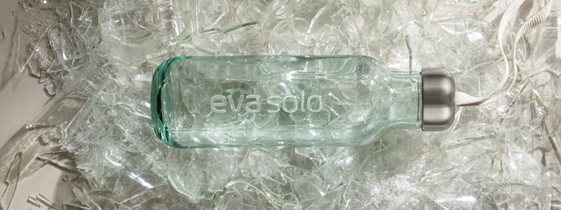 De collectie Recycled Glass van Eva Solo overtuigt niet alleen door de duurzame factor, maar ook door de stijlvolle embossing en kleurrijke details.