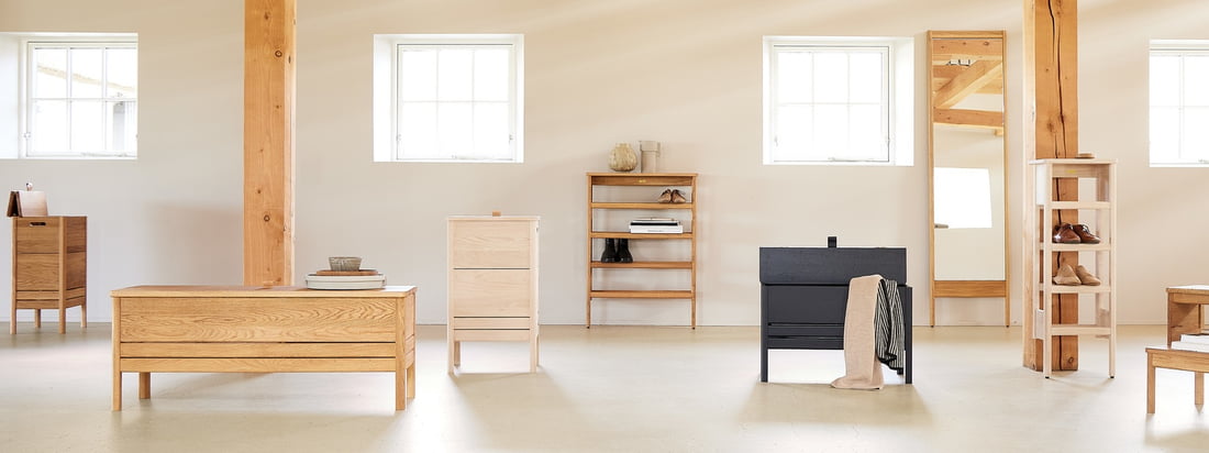 De A Line collectie van Form & Refine combineert functionaliteit met een eenvoudig en tijdloos design. Door het gebruik van hout hebben de ontwerpen toch een huiselijk effect en zijn het echte blikvangers.