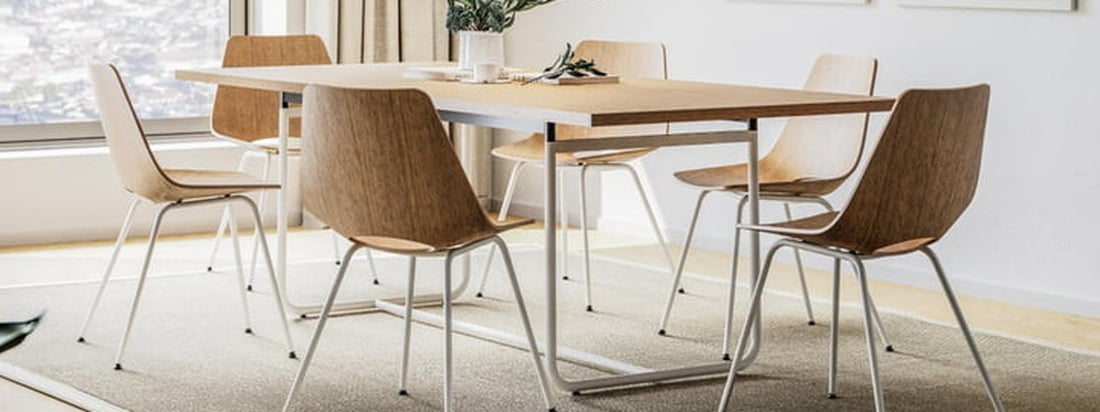 De Duitse fabrikant Thonet is een van de oudste familiebedrijven ter wereld op het gebied van meubilair. De fabrikant staat bekend om zijn baanbrekende meubelen van gebogen hout en staal, die een mijlpaal zijn op het gebied van industrieel design.