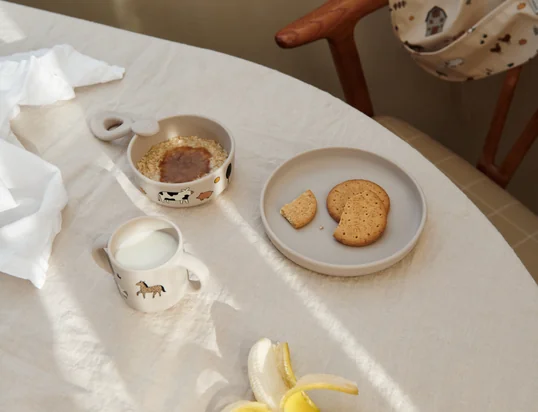 Hier vind je eigentijds kinderservies en bestek dat er mooi uitziet en onze kleintjes inspireert.