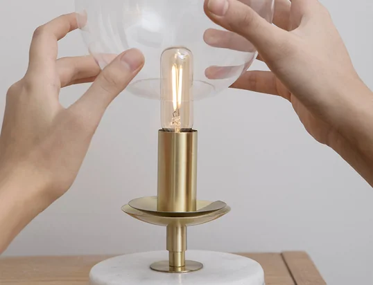 Vind geschikte lichtbronnen voor onze designlampen.