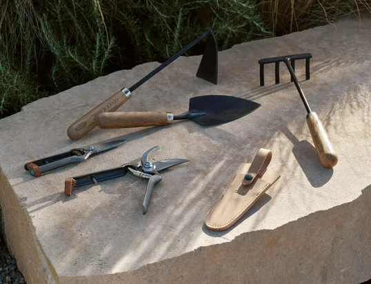 Vind een verscheidenheid aan tuingereedschap in onze Connox online winkel.