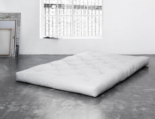 De Futon matras Comfort bestaat uit zes lagen katoen en een 4 cm dikke schuimkern. De futonmatras Coco bestaat uit acht lagen katoen. De kern is een mengsel van kokosvezels en latex.