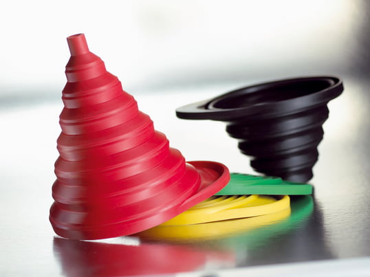 Ontwerper Boje Estermann ontwierp de opvouwbare Normann Copenhagen Trechter. Deze trechter is duurzaam en ruimtebesparend door hoogwaardige verwerking.