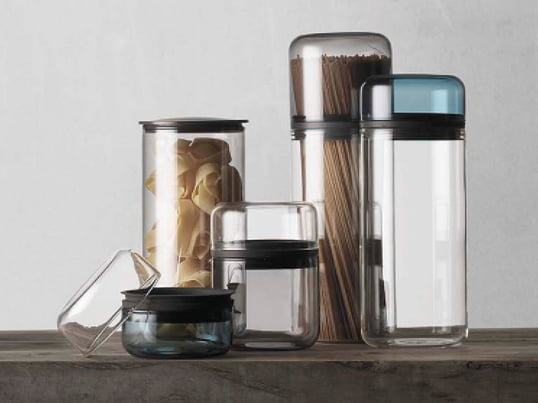 Juuri by Audo is een opbergcollectie ontworpen door de Duitse opkomende ontwerper Sarah Böttger. De glazen zijn hittebestendig en luchtdicht.