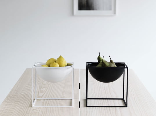 De fruitschaal "Kubus Bowl" van by lassen is een highlight decoratie voor de woonkamer en keuken. De fruitschalen zijn verkrijgbaar in wit, zwart, goud en vele andere kleuren.