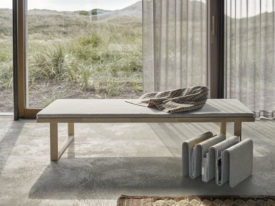 De chaise longue ontworpen door de Noorse ontwerpstudio NoiDoi is een praktisch meubelstuk voor de wintertuin, waar hij zowel als alternatief voor een bank als als bank kan worden gebruikt.