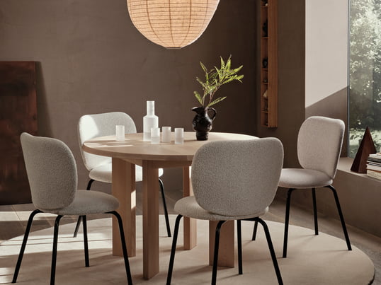 De Tarn eettafel van ferm Living heeft een elegant en modern ontwerp dat een functioneel en prachtig middelpunt voor de eethoek creëert. Gemaakt met precisie en aandacht voor detail, herdefinieert deze tafel dineren in stijl.