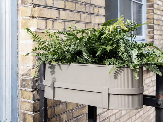 Er zijn geen grenzen aan de creativiteit met de doos. Uw favoriete bloemen, planten en kruiden zien er geweldig uit in de doos en versieren elk balkon op een prachtige manier.