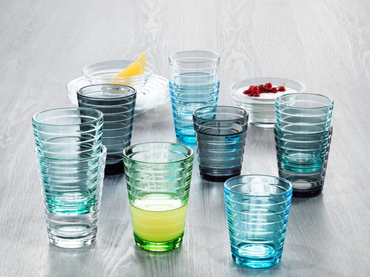 De functionele en tijdloze eenvoud van de glazen, de Aino Alto glas serie van Iittala ziet er vandaag de dag nog steeds modern en eigentijds uit.