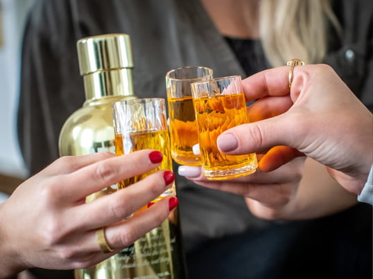 Club Superglas Koziol De drinkglazen uit de ambience serie. De serie biedt de perfecte glazen voor allerlei soorten drankjes in het dagelijks leven of bij speciale gelegenheden.