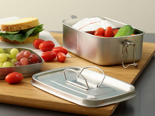 De Buddy lunchbox van Rig-Tig by Stelton is een praktisch en milieuvriendelijk alternatief voor wegwerpverpakkingsmateriaal zoals huishoudfolie of aluminiumfolie.