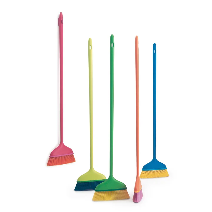 Magò bezems in felle kleuren