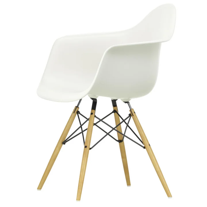 Eames Plastic Armchair DAW van Vitra in geelachtig / wit esdoorn