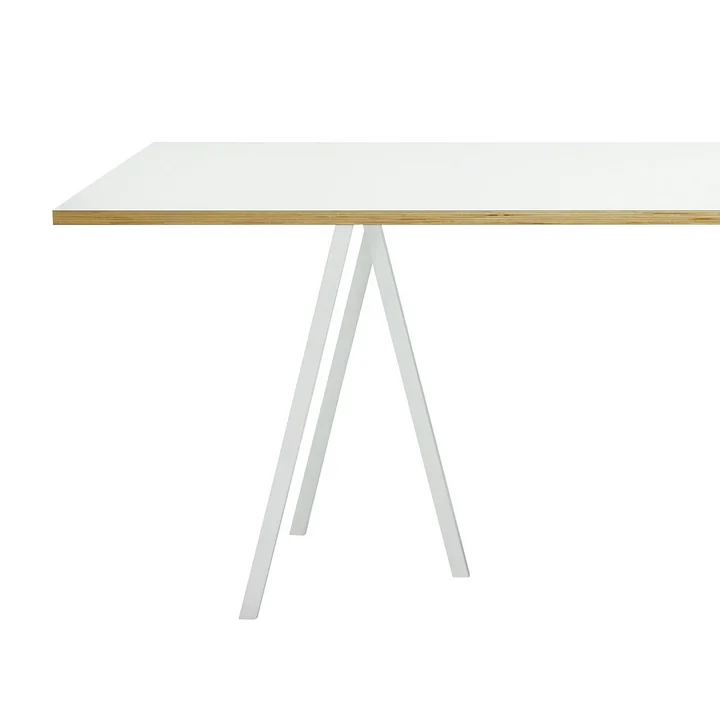 Loop Stand Frame Tafel schragen met wit tafelblad van HAY