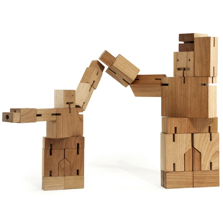 De Cubebot van Areaware in verschillende maten