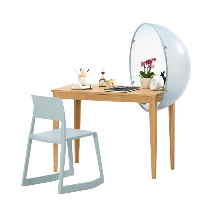 Sphere Table Group in de kleur blauw met Tip Ton van Vitra