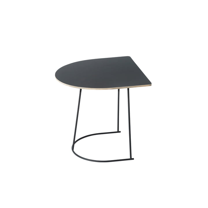 De luchtige salontafel van Muuto Half Size in zwart