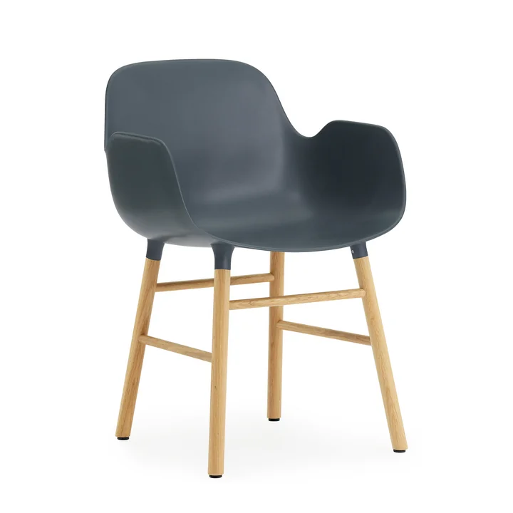 Normann Kopenhagen - Vorm Fauteuil, Houten poten, eiken / blauw
