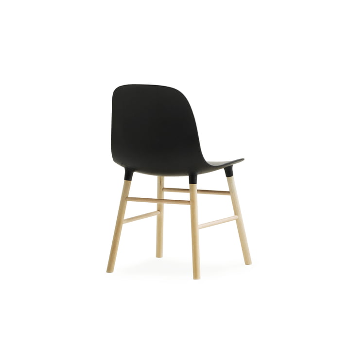 Form Chair miniatuur van Normann Copenhagen gemaakt van eikenhout in zwart