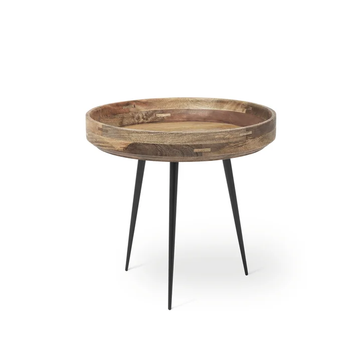 Bowl Table in het klein van Mater gemaakt van mangohout in de natuur