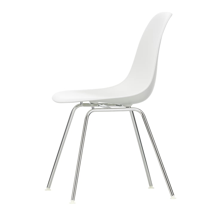 Eames Plastic Side Chair DSX van Vitra in chroom / wit