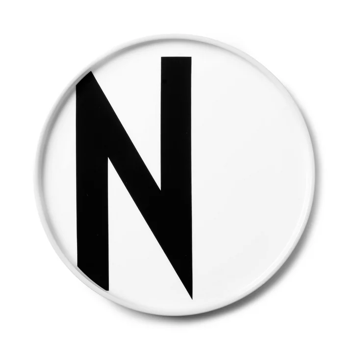 De AJ porseleinen plaat N van Design Letters