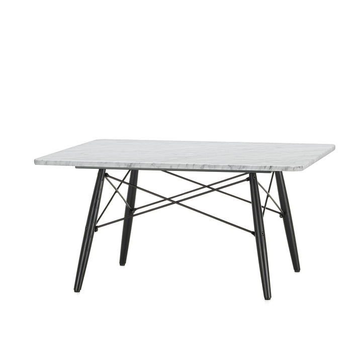 De Eames salontafel in wit marmer met een zwart essenhouten voetstuk van Vitra
