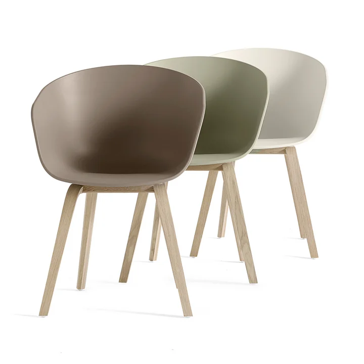 About A Chair AAC 22 in mat gelakt eiken van HAY