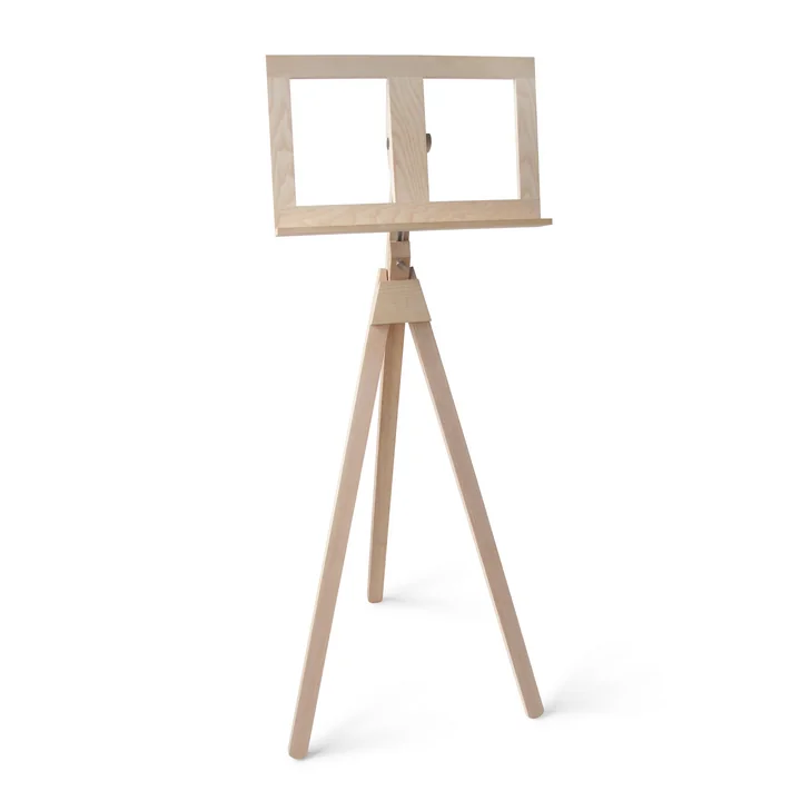 Muziektribune en staand bureau naast elkaar