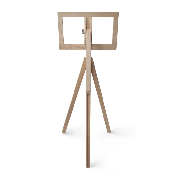 Muziektribune en staand bureau naast elkaar