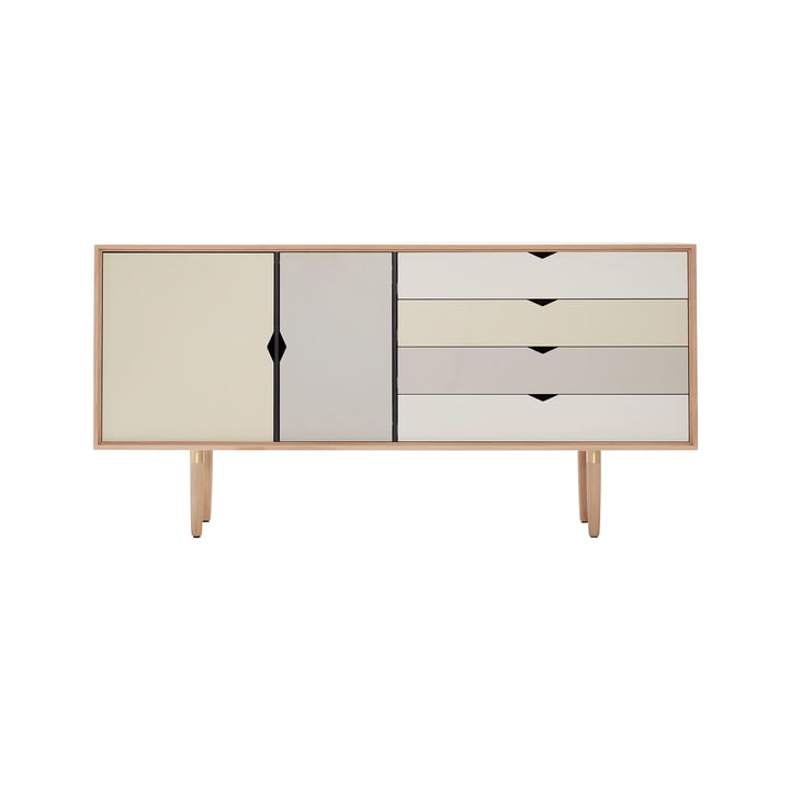 S6 Dressoir van Andersen Furniture in gezeepte eik (fronten zilver, beige, metaal grijs)