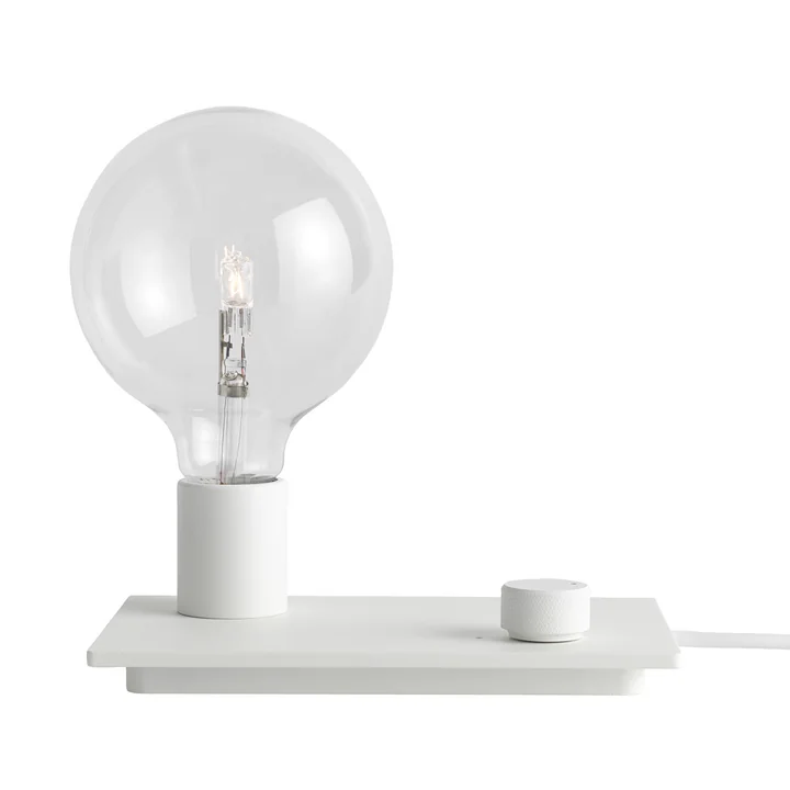 De Control table lamp in het wit van Muuto.