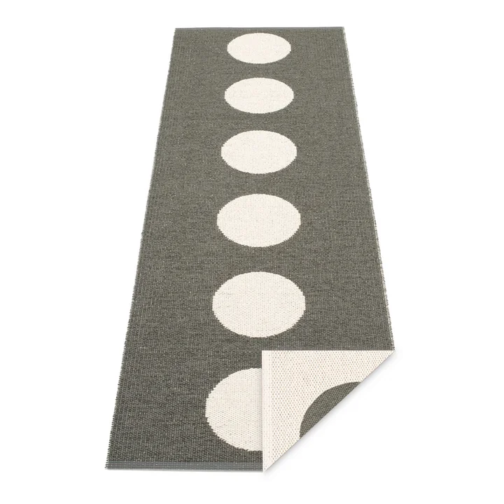 Vera Deken 70 x 225 cm van Pappelina in houtskool / vanille