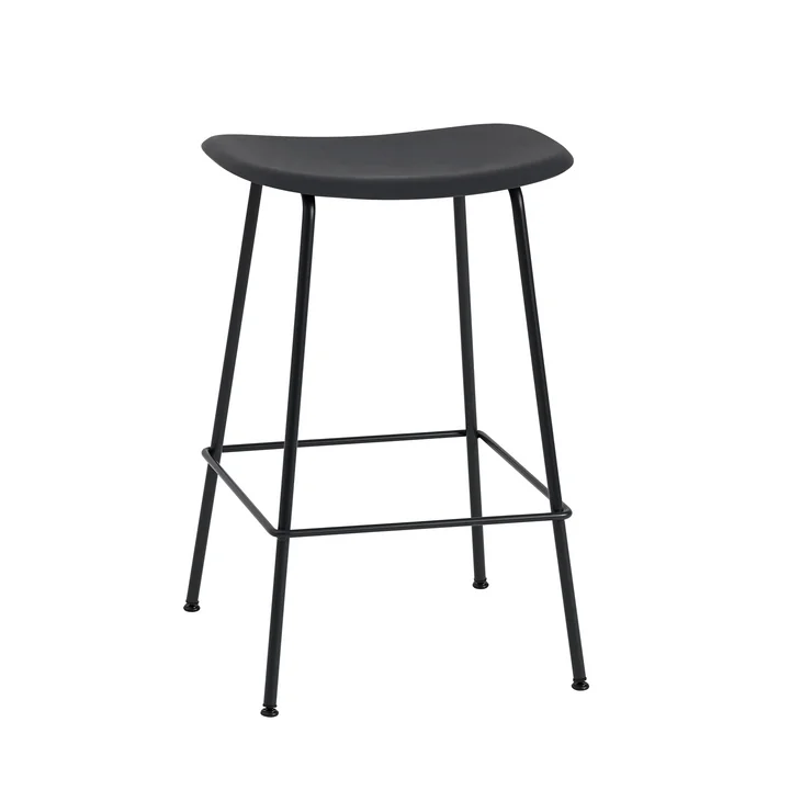 Fiber Bar Stool Tube Base van Muuto in zwart