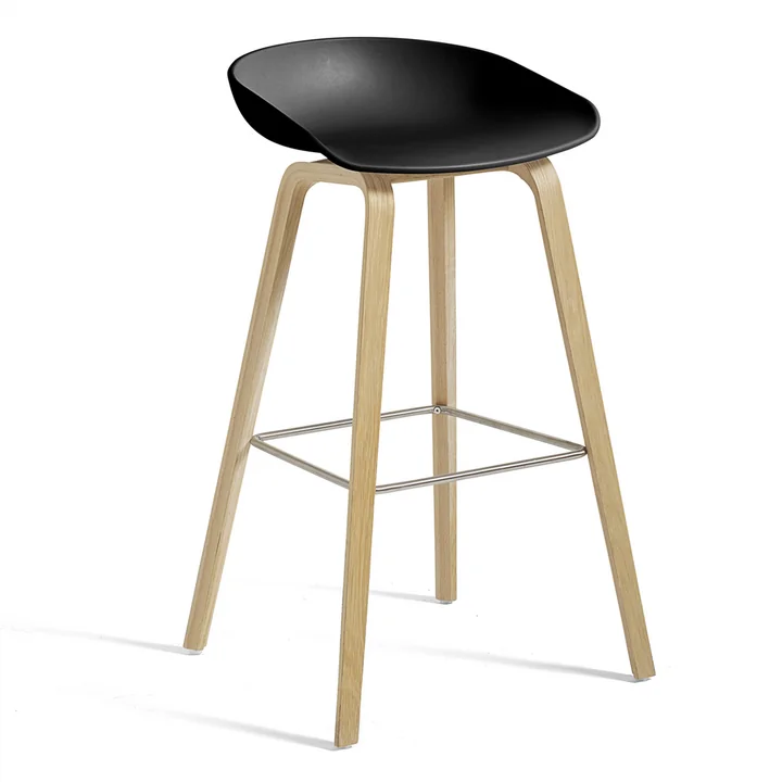 HAY - About A Stool AAS 32, eiken frame (mat gelakt), roestvrijstalen voetensteun / zwarte zitschaal H85, kunststof glijdoppen
