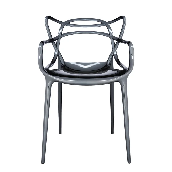 De Kartell Masters stoel, metallic titanium
