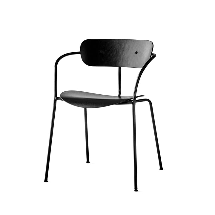 De Pavilion Chair van &Tradition met zwarte voet / zwart gelakt eiken: